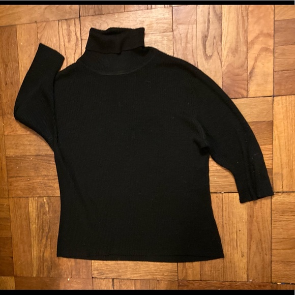 Oiver Perry Knitwear washable silk short sleeve top. Size P/M🥳🥳♦️ - Picture 1 of 6